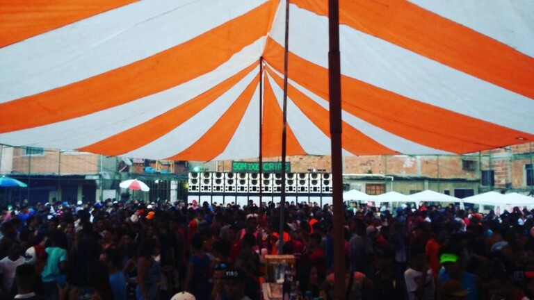 Baile Rj 5 maiores bailes funk do Rio de Janeiro