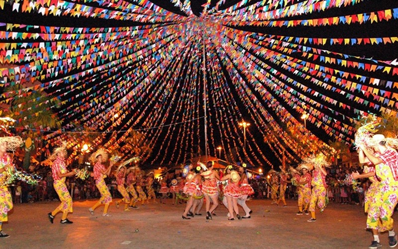 10 fatos sobre as ‘Festas Juninas’ 3. Festa Junina Quadrilha dança típica
