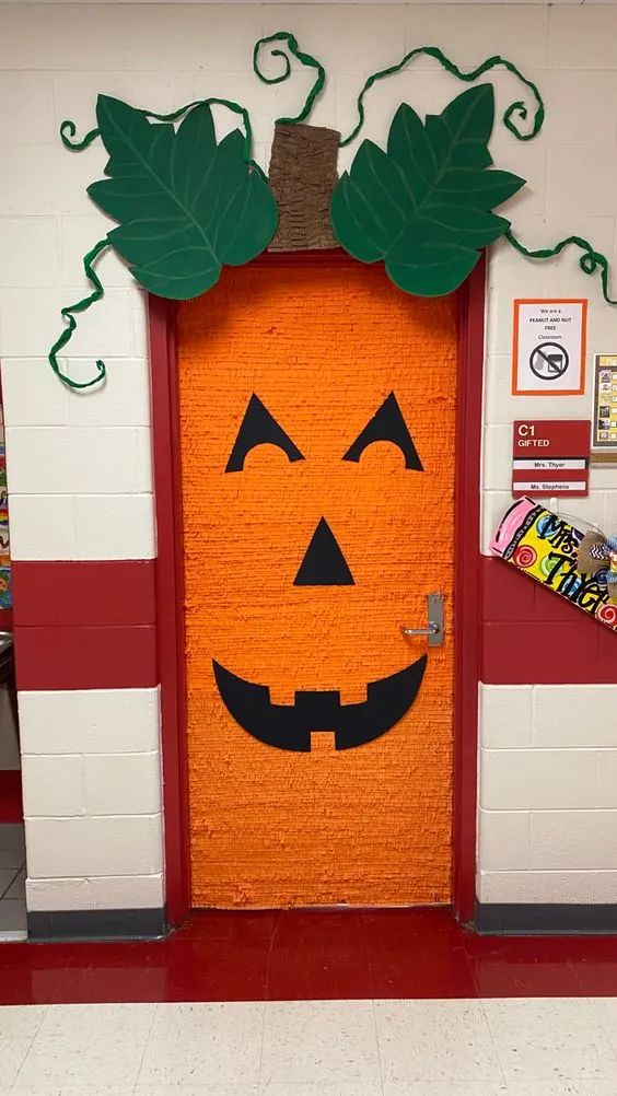 Decoração de Porta Halloween: 12 melhores ideias decoração de porta de Halloween