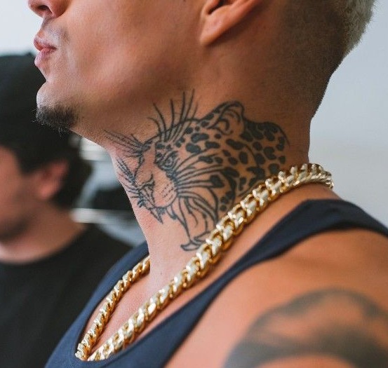 Tatuagem no Pescoço Masculina: 12 ideias para inspirar Tatuagem no Pescoço Masculina