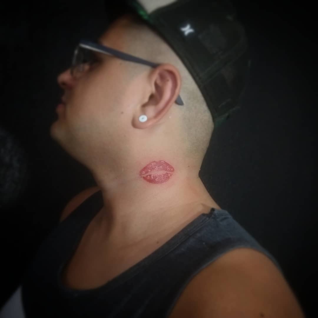 Tatuagem no Pescoço Masculina: 12 ideias para inspirar Tatuagem no Pescoço Masculina