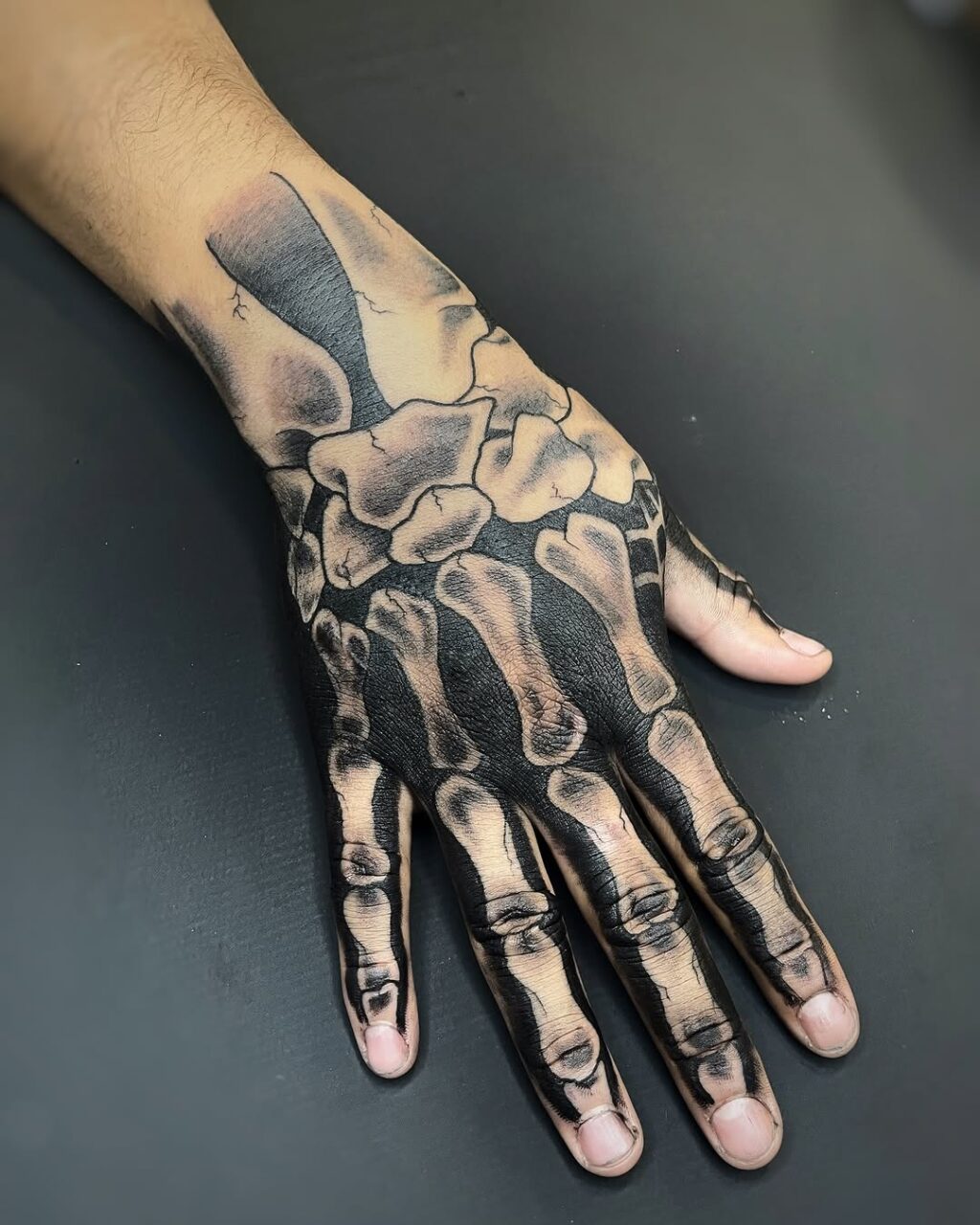 12 ideias de Tatuagem na Mão Tatuagem na Mão