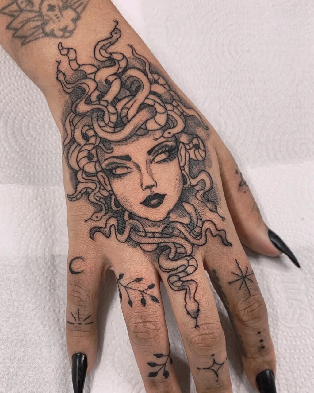 12 ideias de Tatuagem na Mão Tatuagem na Mão
