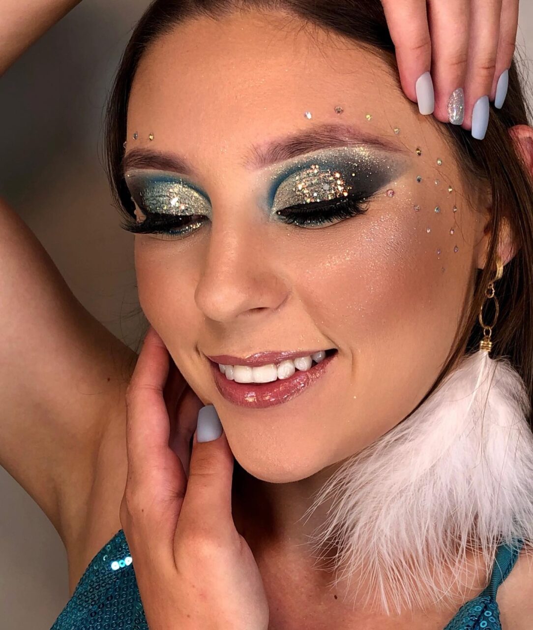 Maquiagem de Carnaval: 12 melhores ideias para brilhar na folia Maquiagem Carnaval