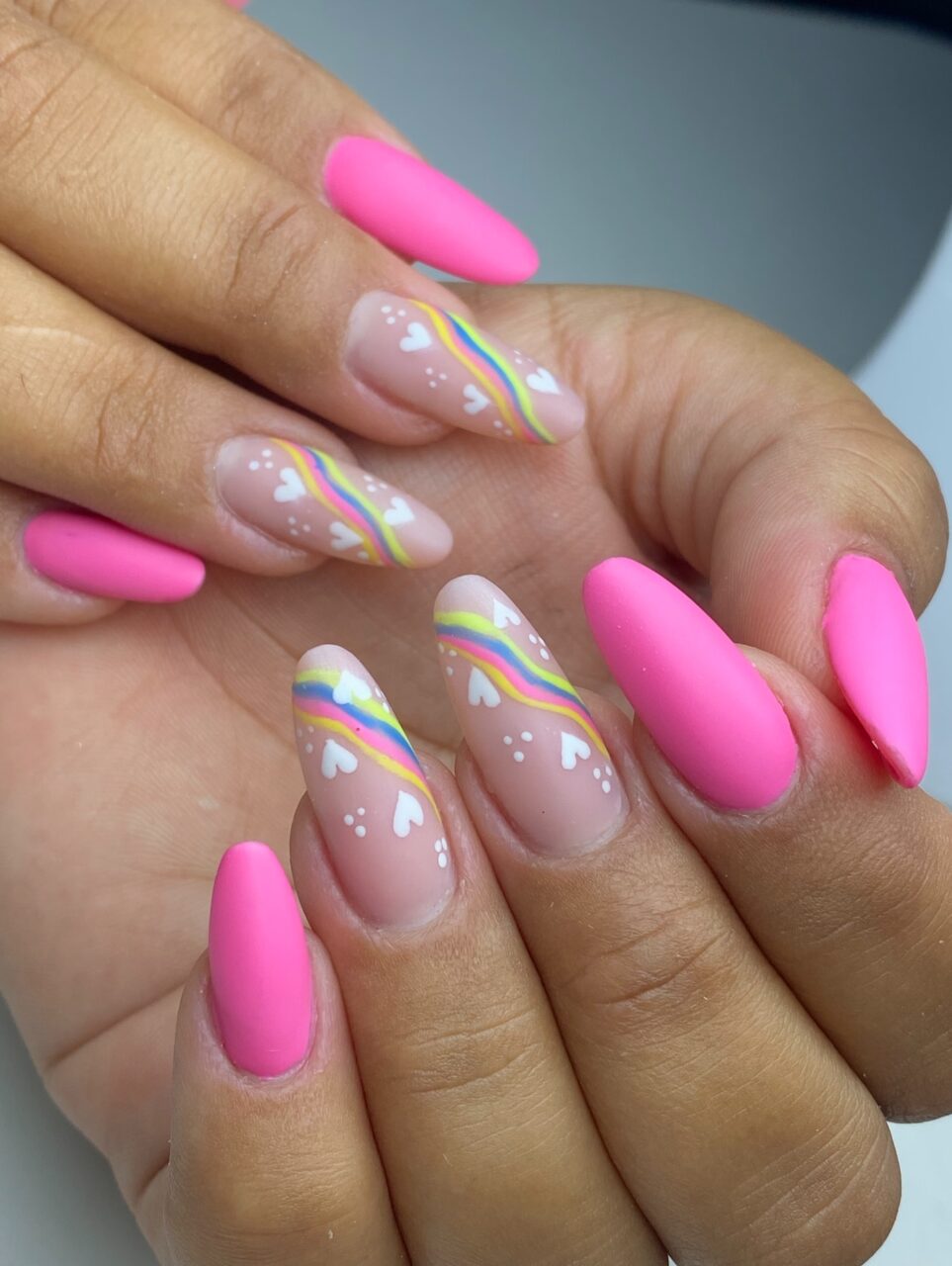 Unhas de Carnaval: 12 ideias para arrasar usar Unhas Carnaval