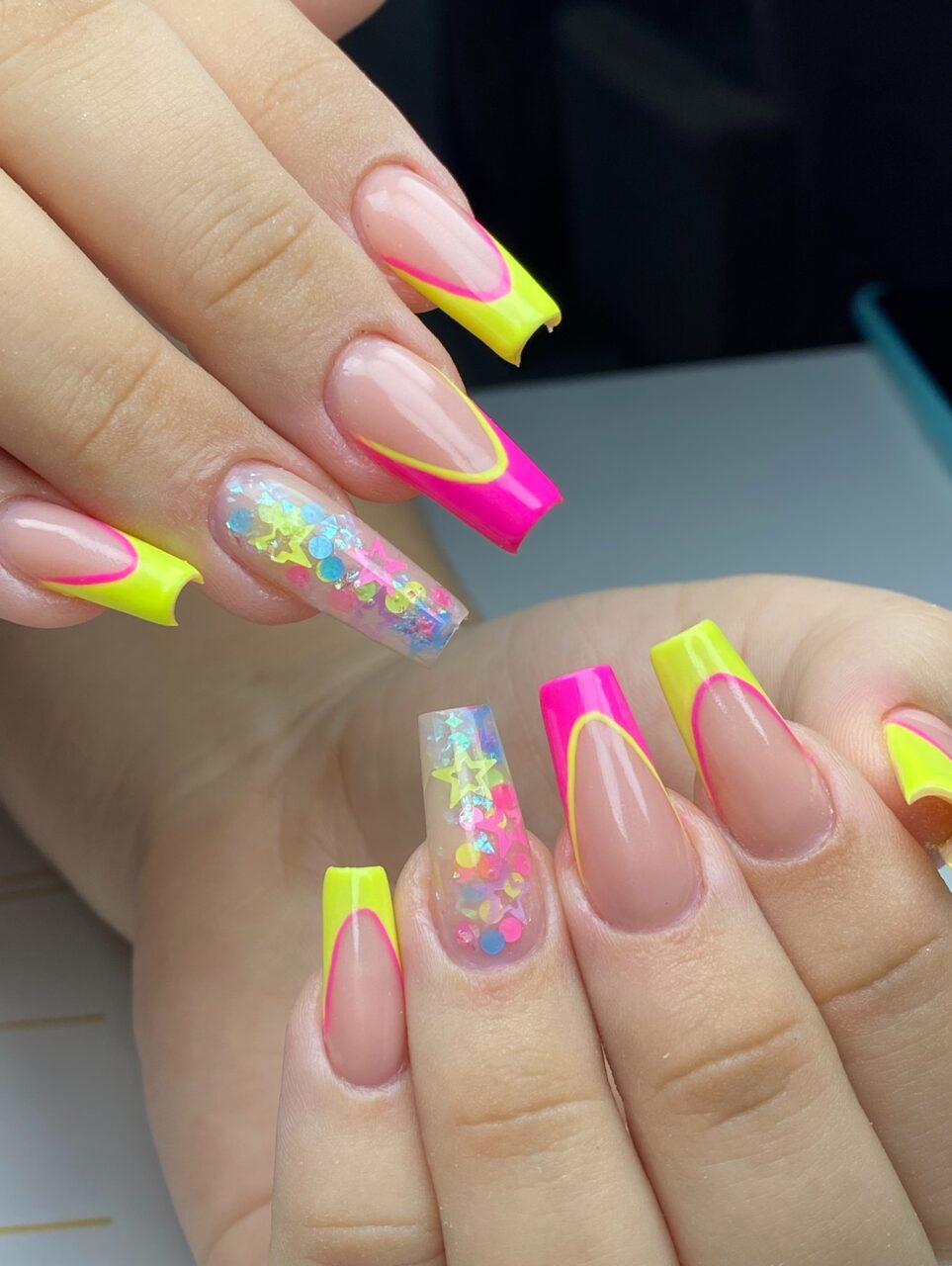 Unhas de Carnaval: 12 ideias para arrasar usar Unhas Carnaval