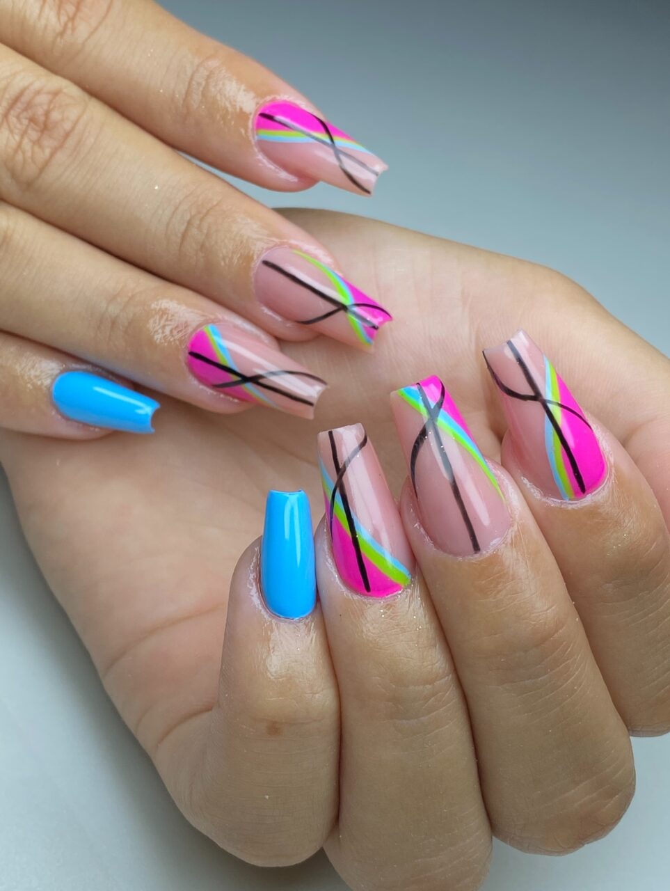 Unhas de Carnaval: 12 ideias para arrasar usar Unhas Carnaval