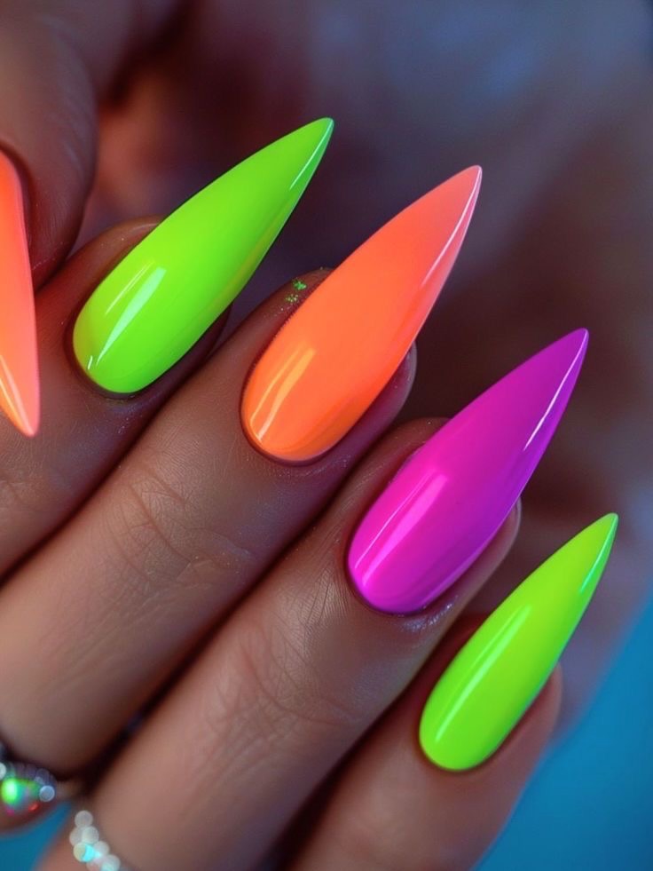 Unhas de Carnaval: 12 ideias para arrasar usar Unhas Carnaval