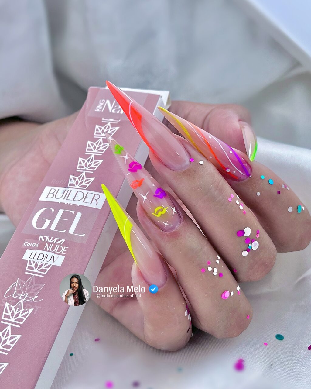 Unhas de Carnaval: 12 ideias para arrasar usar Unhas Carnaval