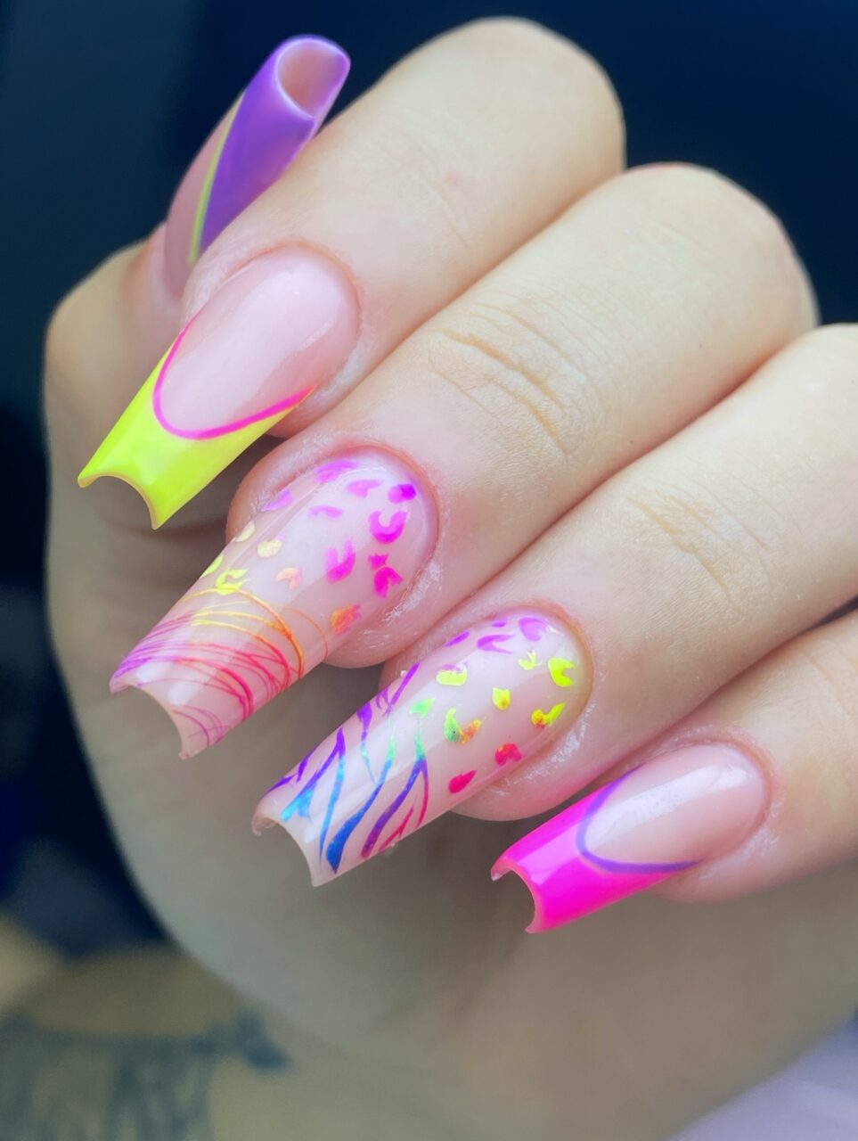Unhas de Carnaval: 12 ideias para arrasar usar Unhas Carnaval