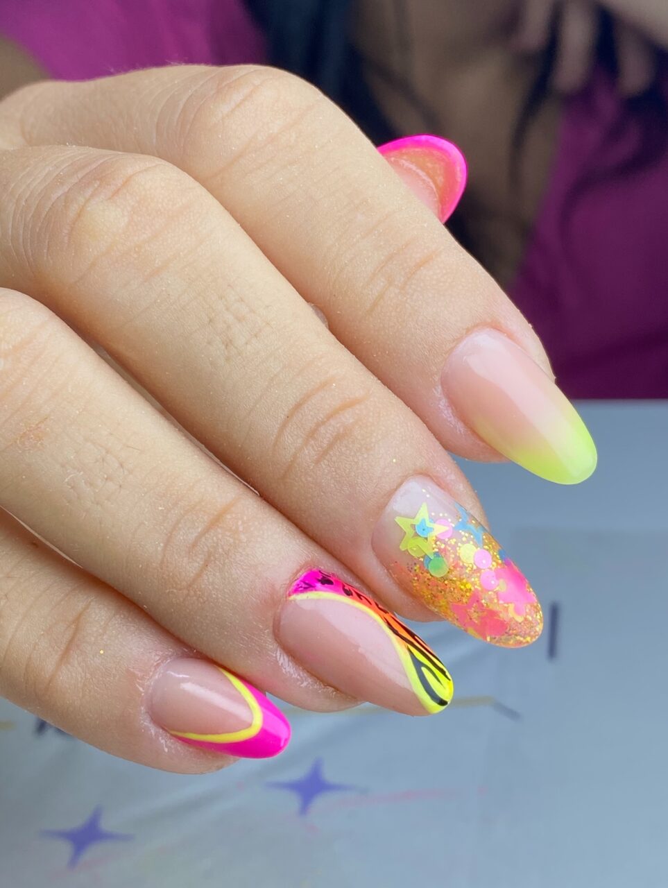 Unhas de Carnaval: 12 ideias para arrasar usar Unhas Carnaval