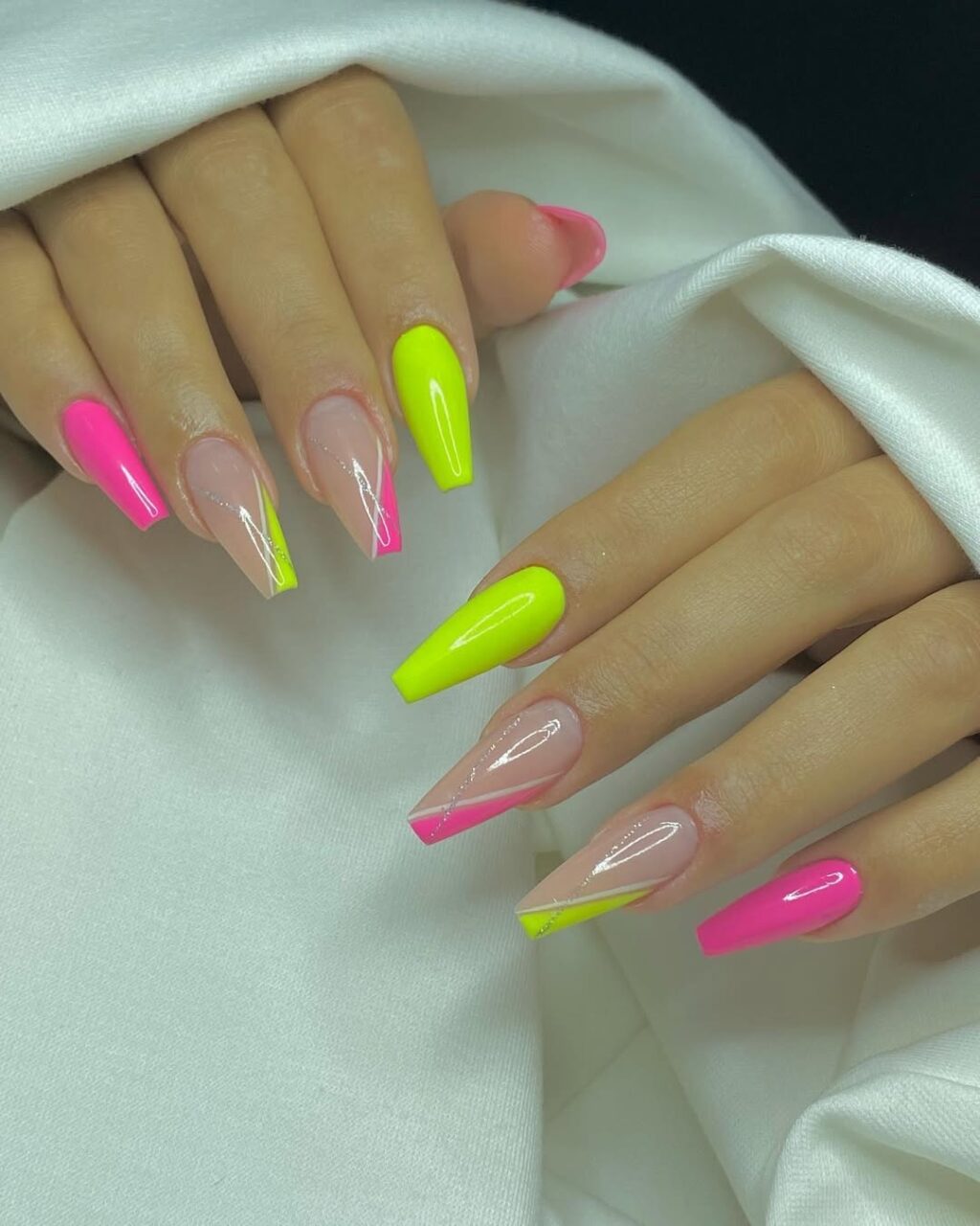 Unhas de Carnaval: 12 modelos para inspirar Unhas Carnaval