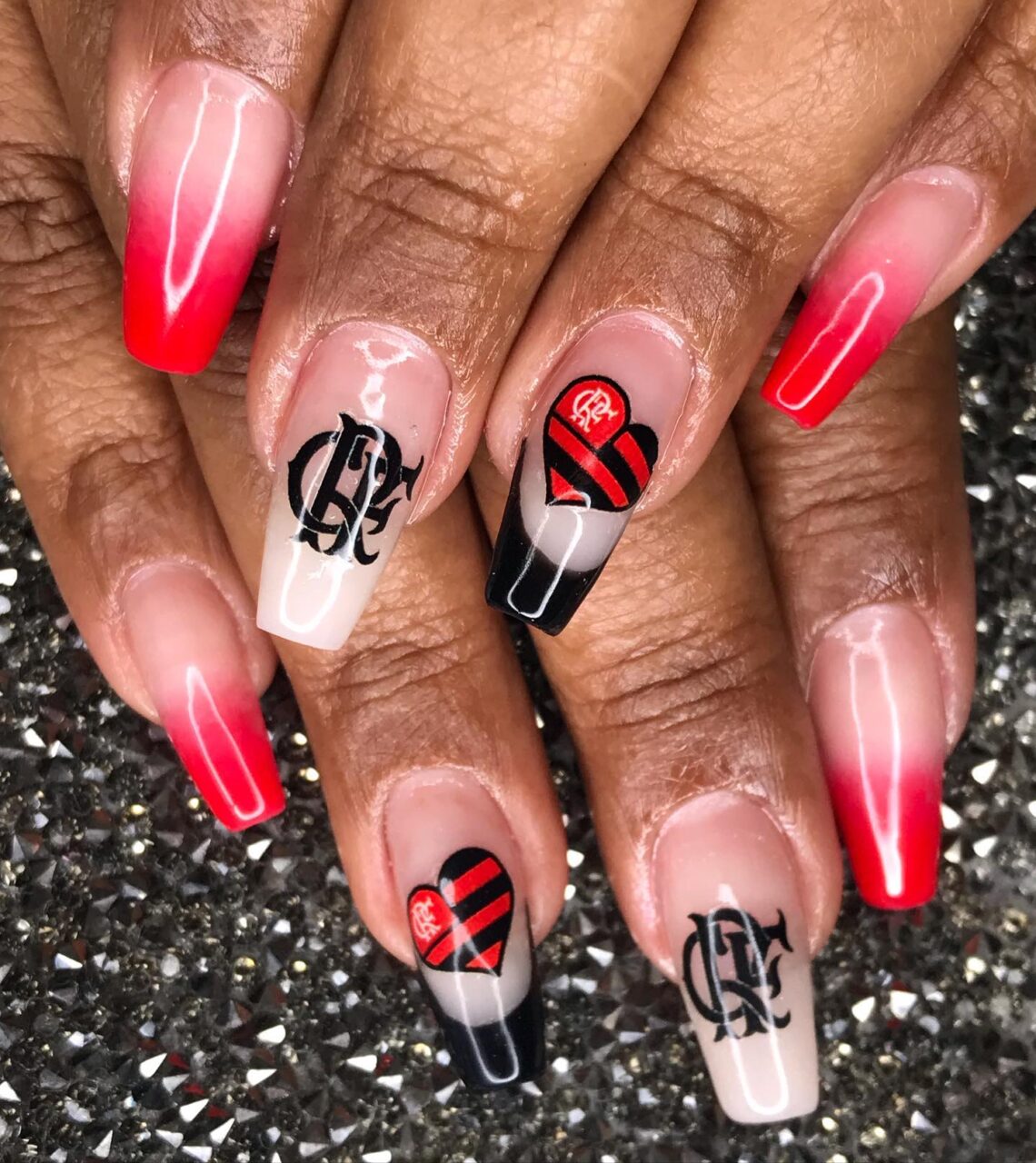 Unhas do Flamengo: 12 ideias para torcer com estilo rubro-negro Unhas Flamengo 8
