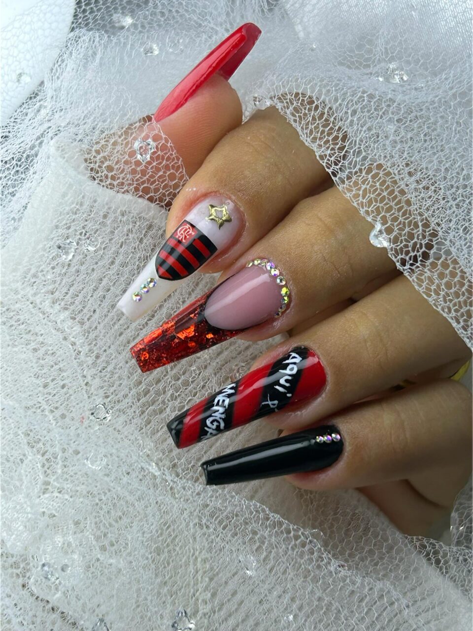 Unhas do Flamengo: 12 modelos para torcer com estilo rubro-negro Unhas do Flamengo