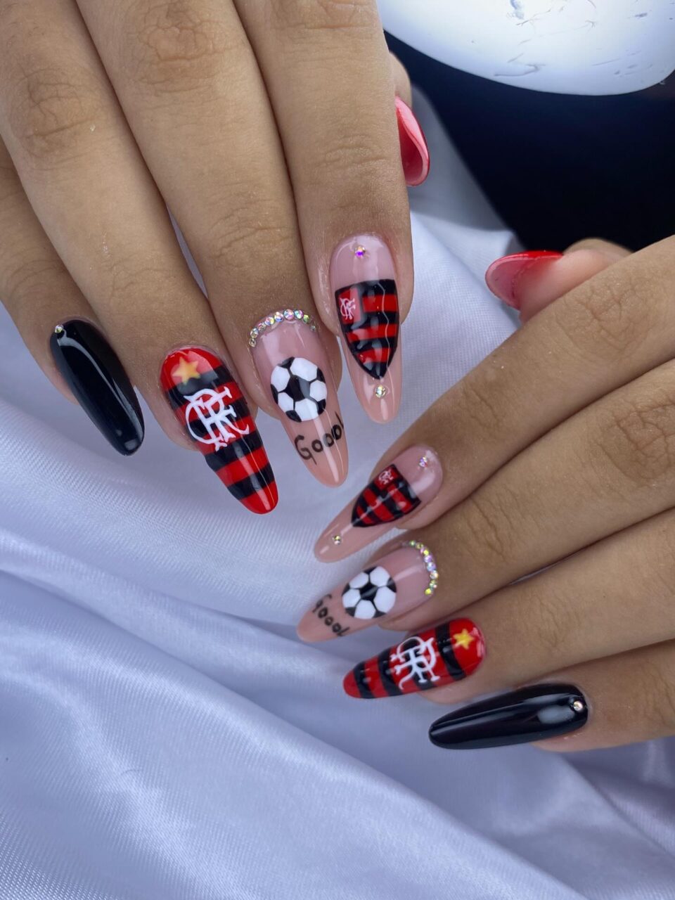 Unhas do Flamengo: 12 modelos para torcer com estilo rubro-negro Unhas do Flamengo