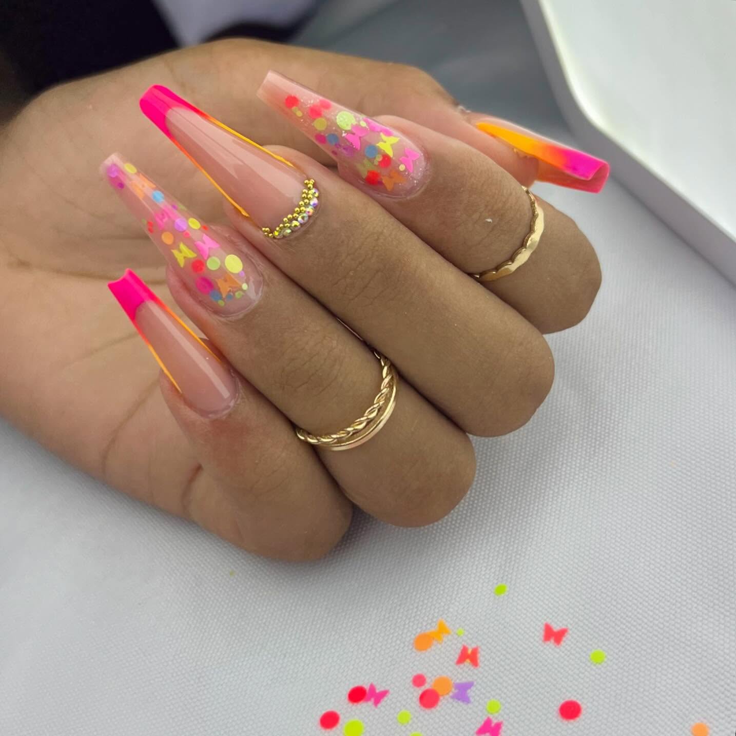 Unhas de Carnaval: 12 modelos para brilhar na folia Unhas de Carnaval