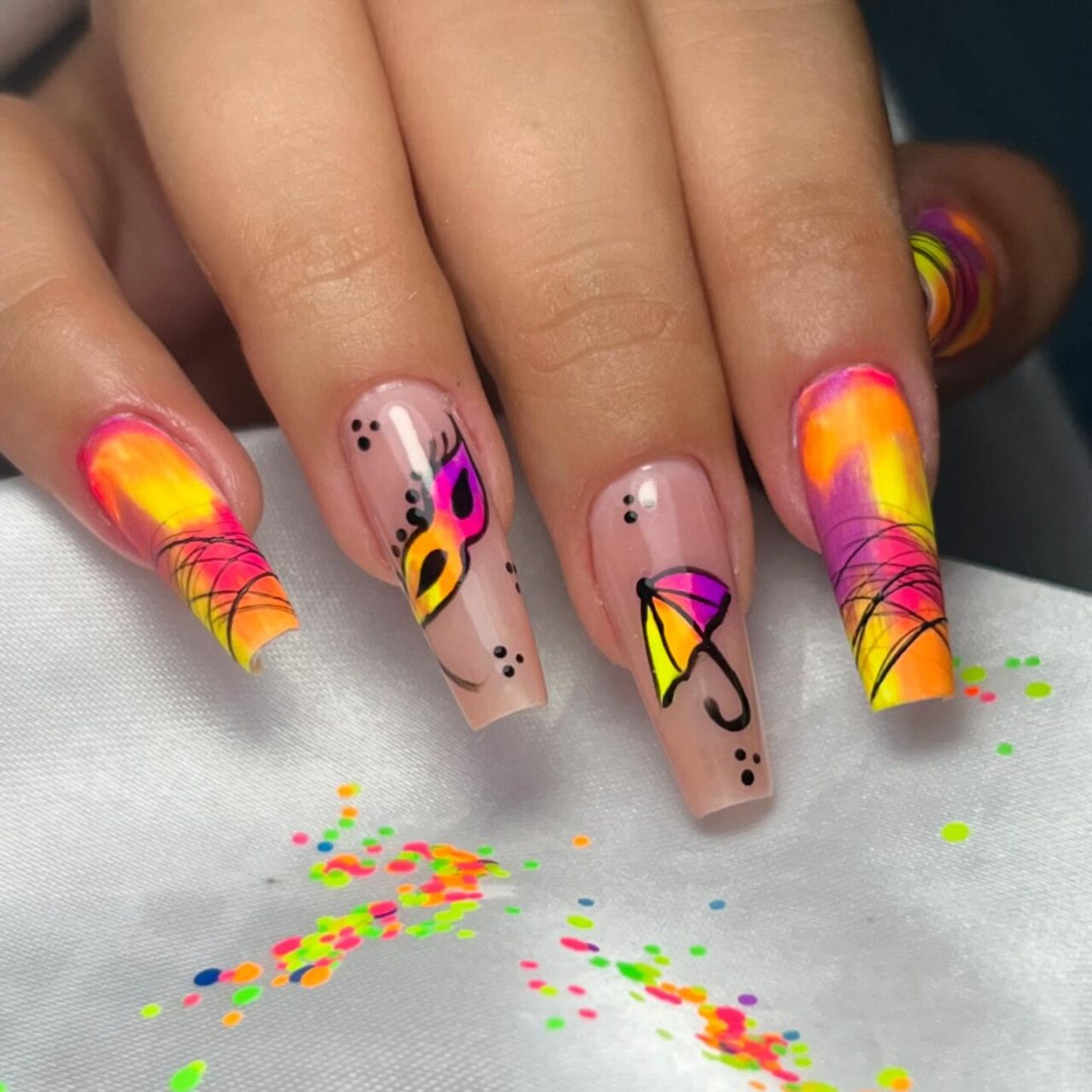 Unhas de Carnaval: 12 modelos para brilhar na folia Unhas de Carnaval