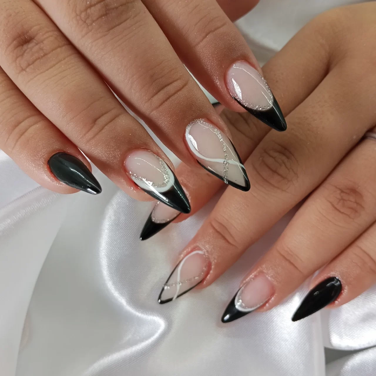 Unhas Decoradas Pretas e Branca: 15 ideias elegantes e modernas unhas decoradas pretas e branca