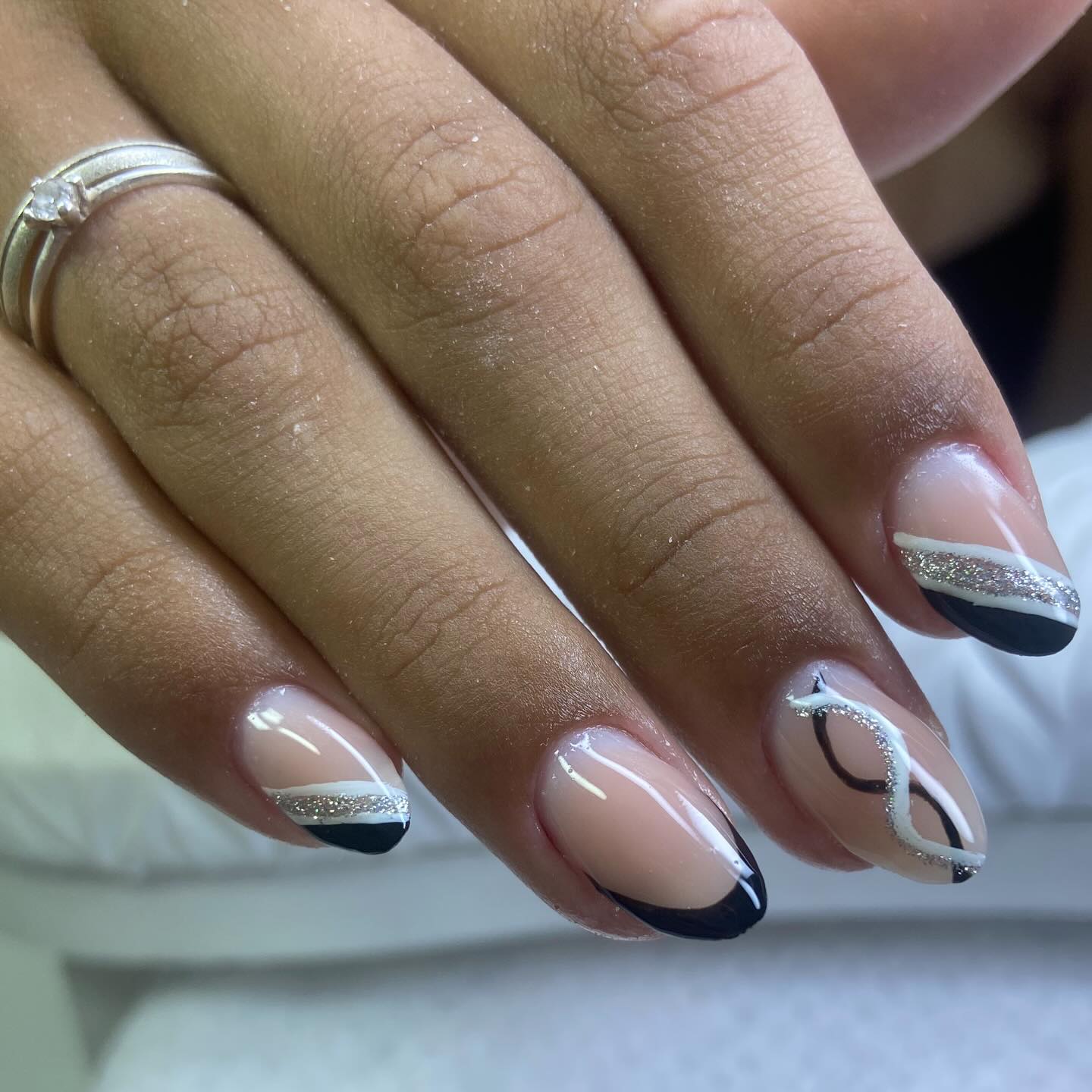 Unhas Decoradas Pretas e Branca: 15 ideias elegantes e modernas unhas decoradas pretas e branca