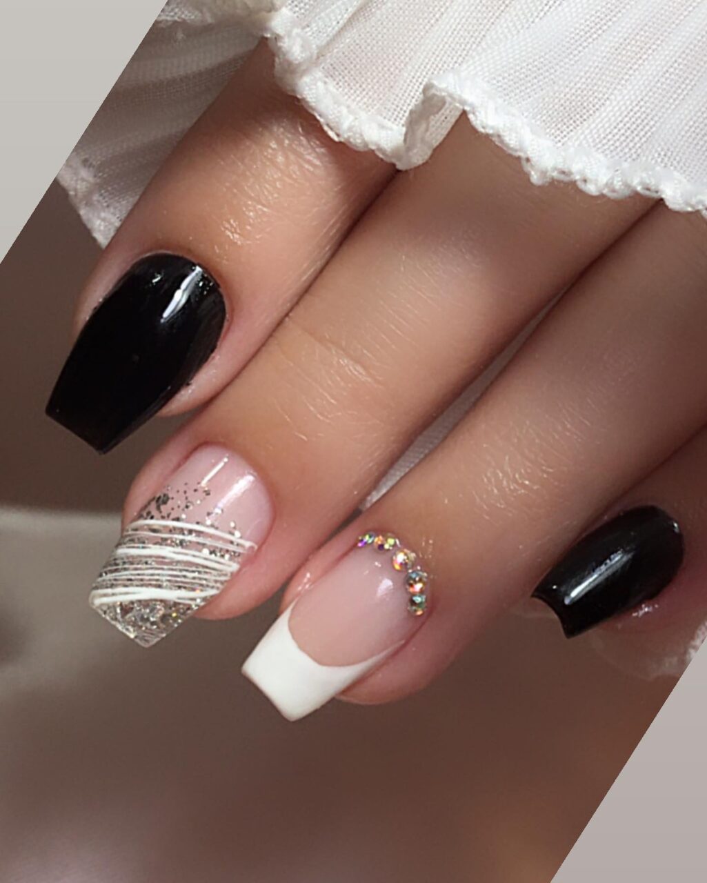 Unhas Decoradas Pretas e Branca: 15 ideias elegantes e modernas unhas decoradas pretas e branca
